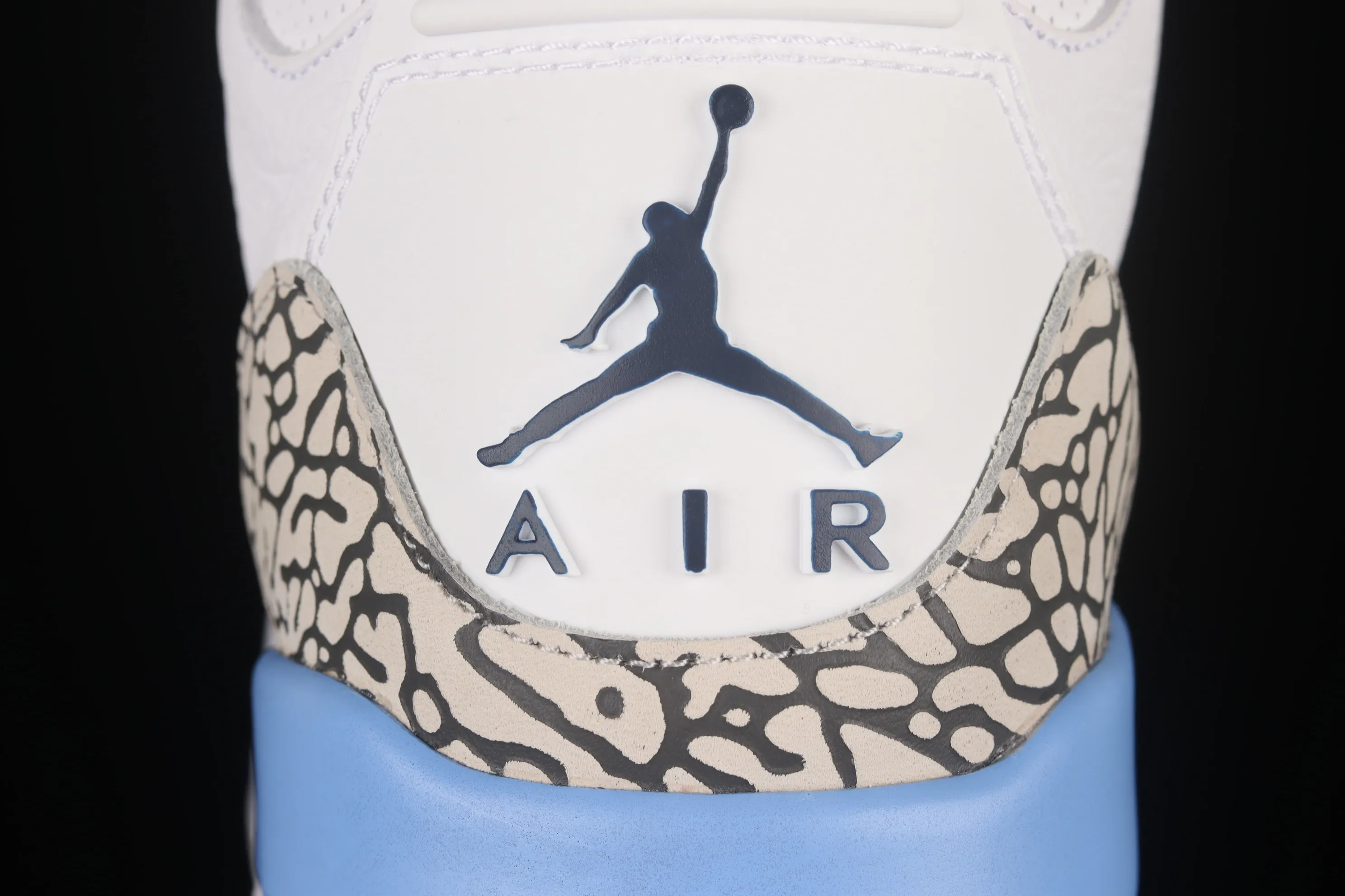 All categories Air Jordan Jordan series basketball shoes Air Jordan 3 foreign trade version Air Jordan 3 UNC AJ3 Joe 3 North Carolina blue white burst blue crack mid-basketball sneakers CT8532-104